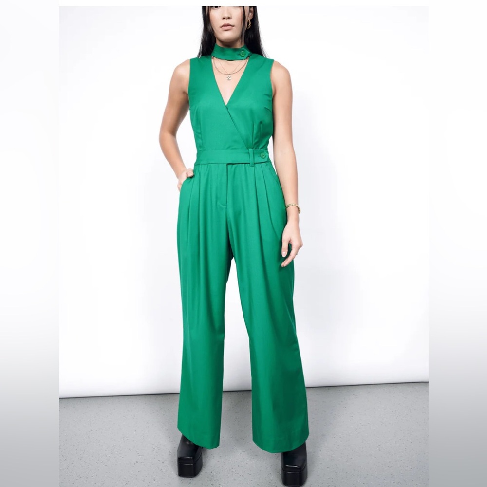 THE EMPOWER HIGH WAISTED V-NECK JUMPSUIT size 4 in BLACK, new and never worn